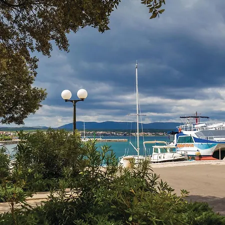 2 Bedroom Amazing In Appartamento
