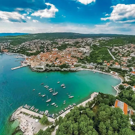 2 Bedroom Amazing In Malinska